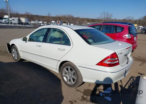 2007 Mercedes-Benz C 280 Luxury 4Matic z USA, uszkodzony, nr VIN WDBRF92H97F865732